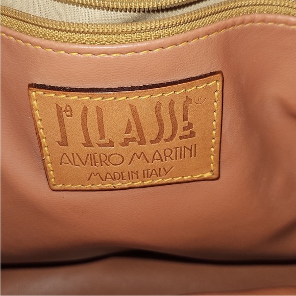 Alviero Martini Classe World Bucket Bag Crossbody Bag EUC - Picture 9 of 13